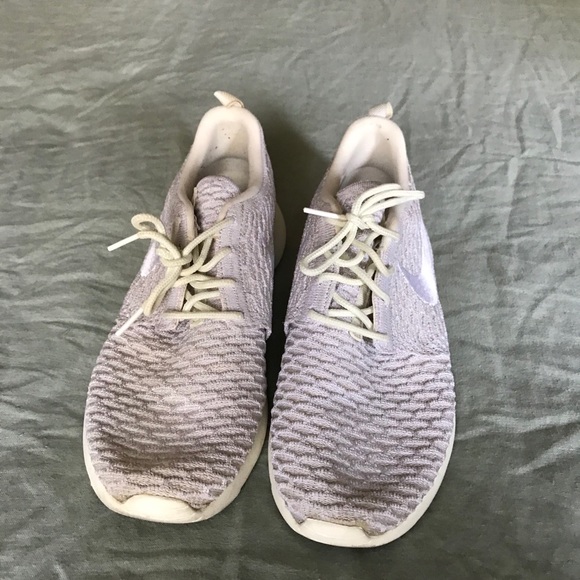 Nike women’s size 8 sneakers - Picture 4 of 4